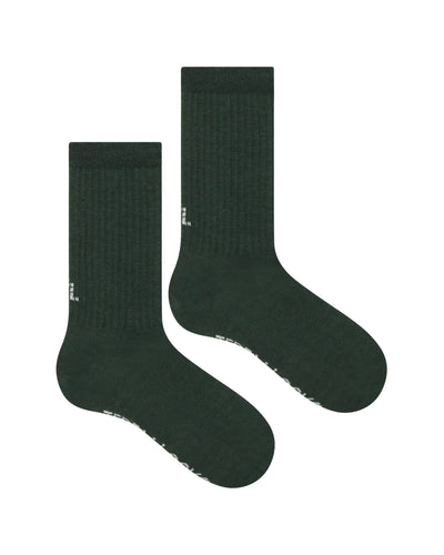 Sustainable evergreen socks with seamless toes