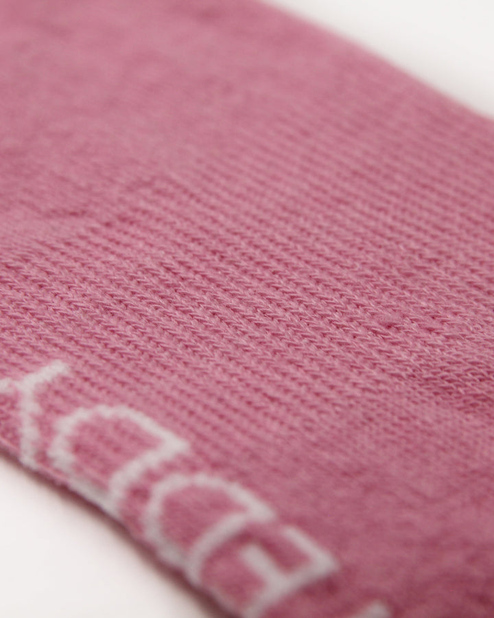 Sustainable pink running socks with arch support