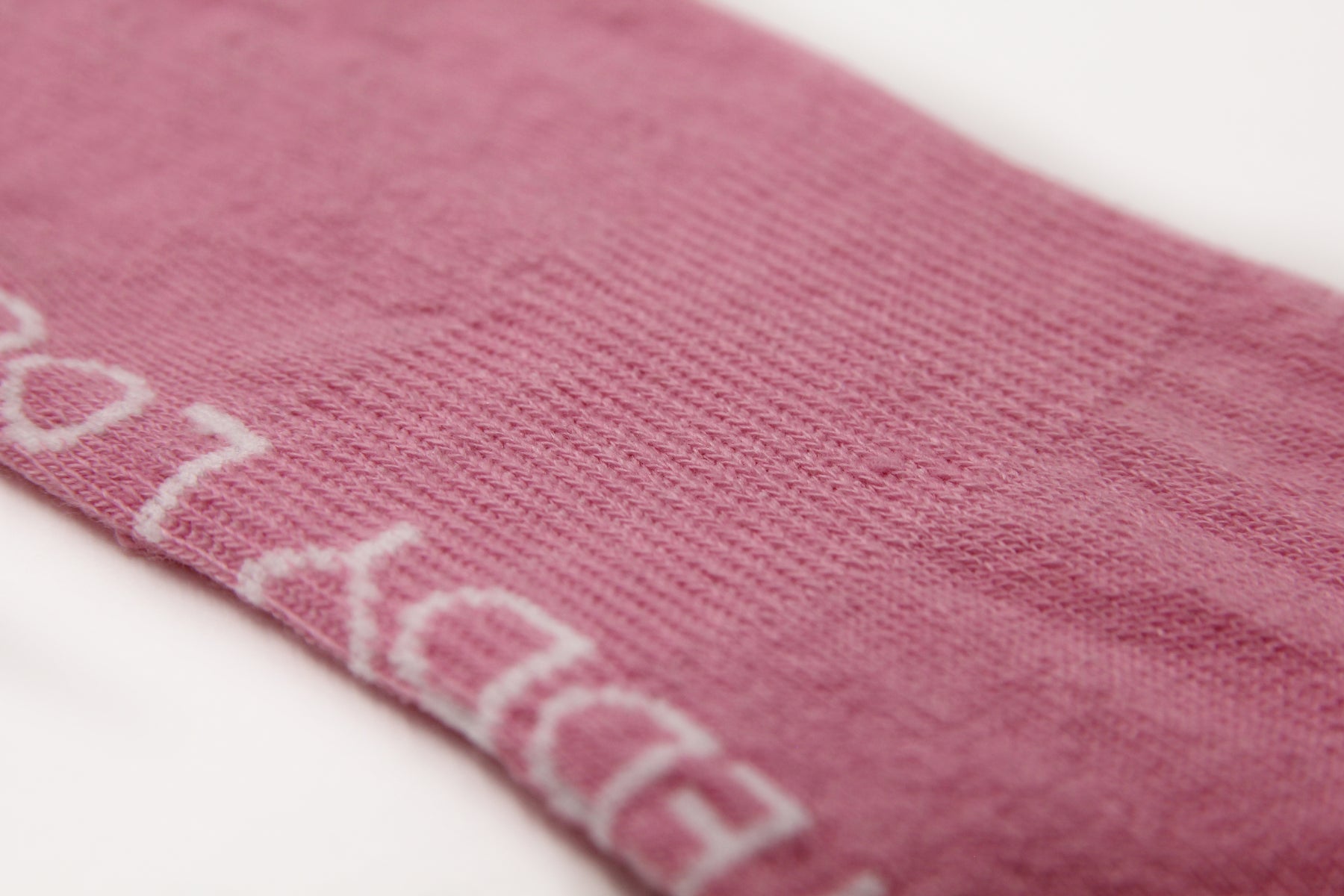 Sustainable pink running socks with arch support