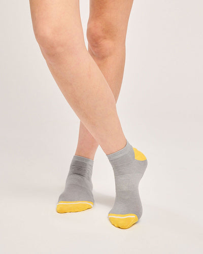 Eco-friendly sustainable running socks. Seamless toe trainer socks