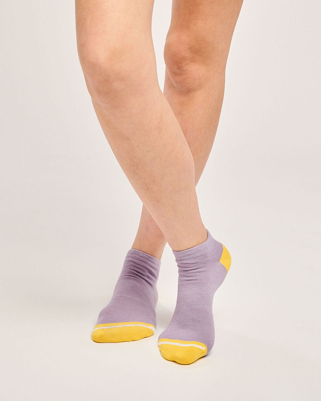 Seamless toe trainer socks for running. Arch support socks