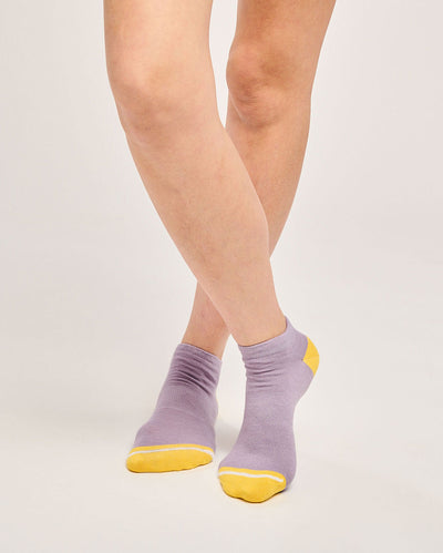 Seamless toe trainer socks for running. Arch support socks