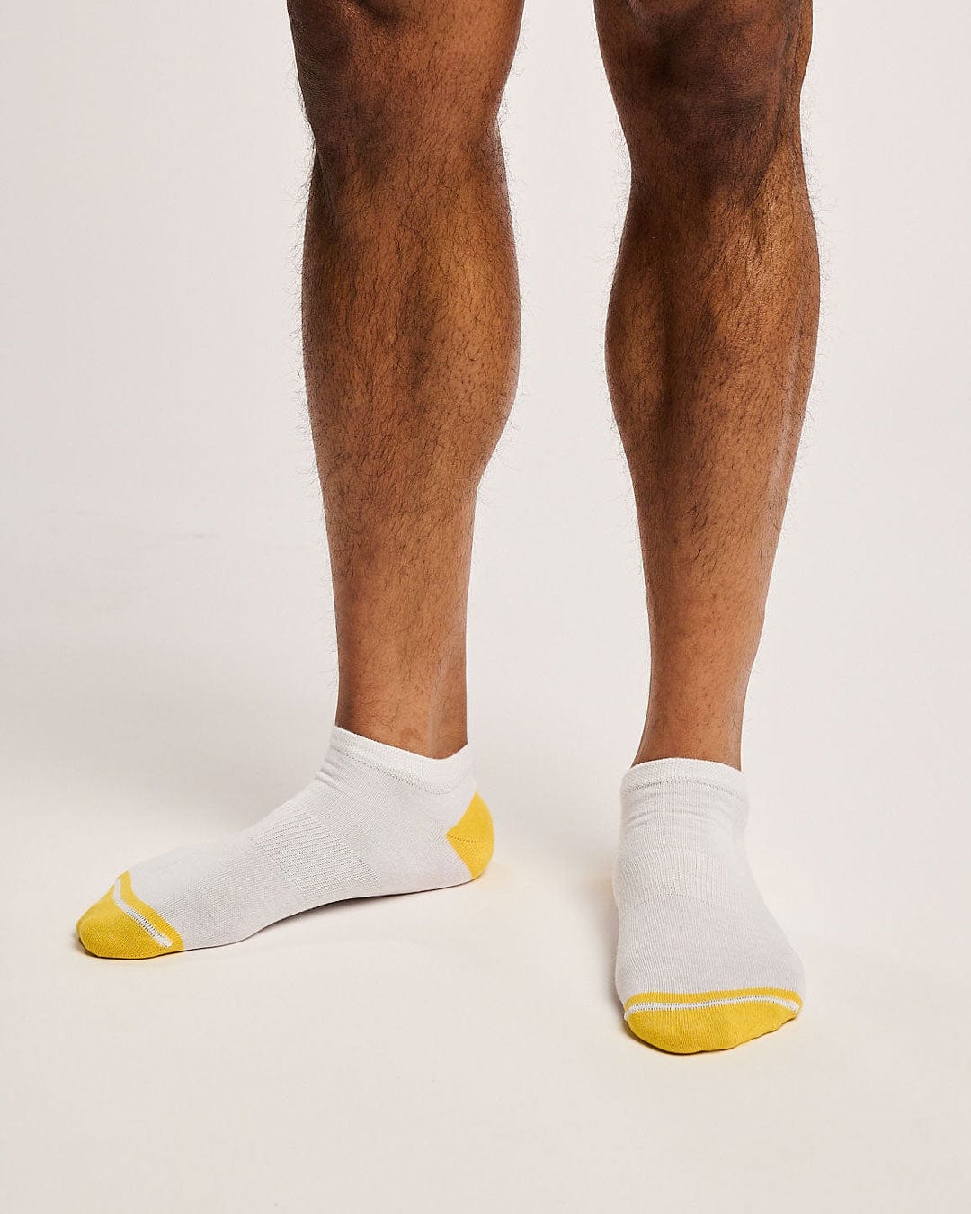 Sustainable white sport socks. Ecofriendly running socks
