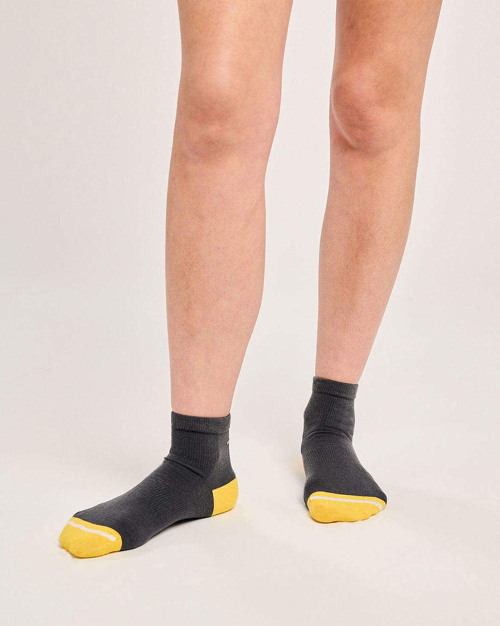 Seamless toe quarter length socks. Arch support socks. Made from recycled plastic bottles.