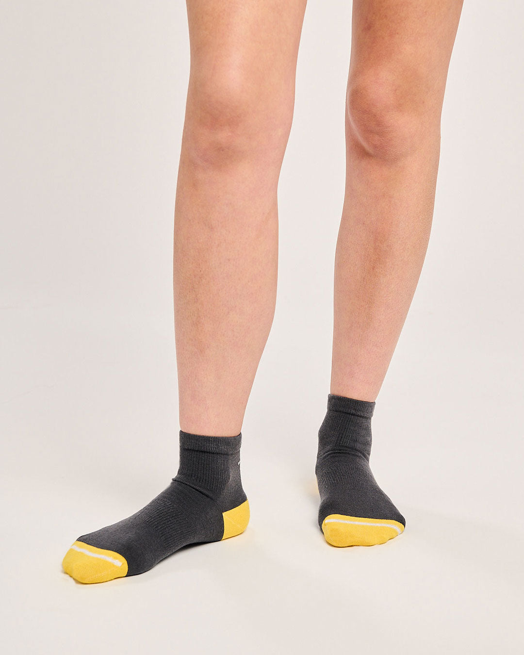 Seamless toe quarter length socks. Arch support socks. Made from recycled plastic bottles.