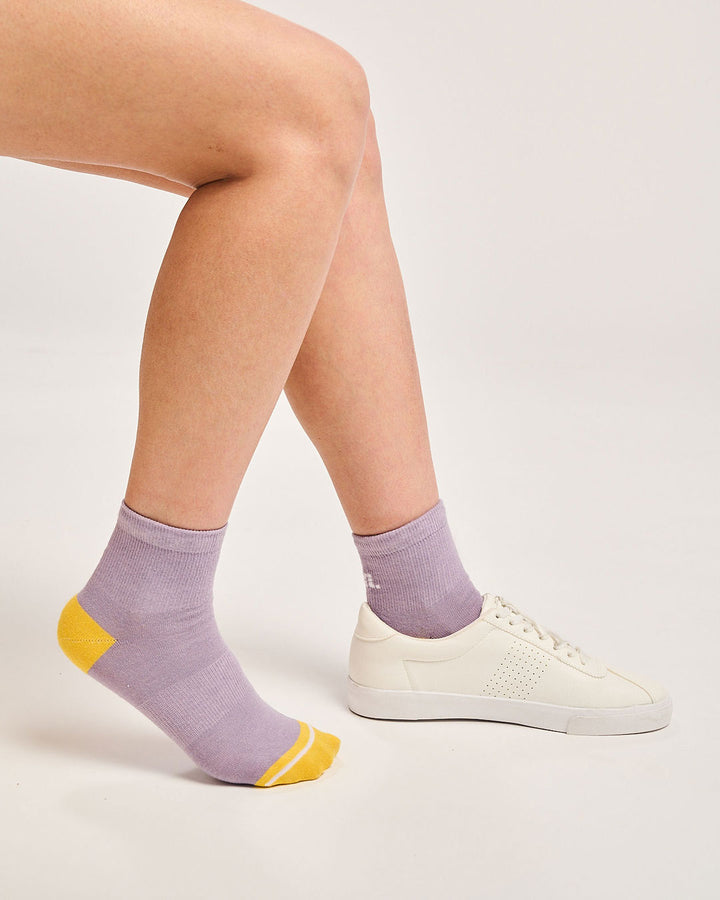 Sustainable sports socks. Quarter length every day socks.