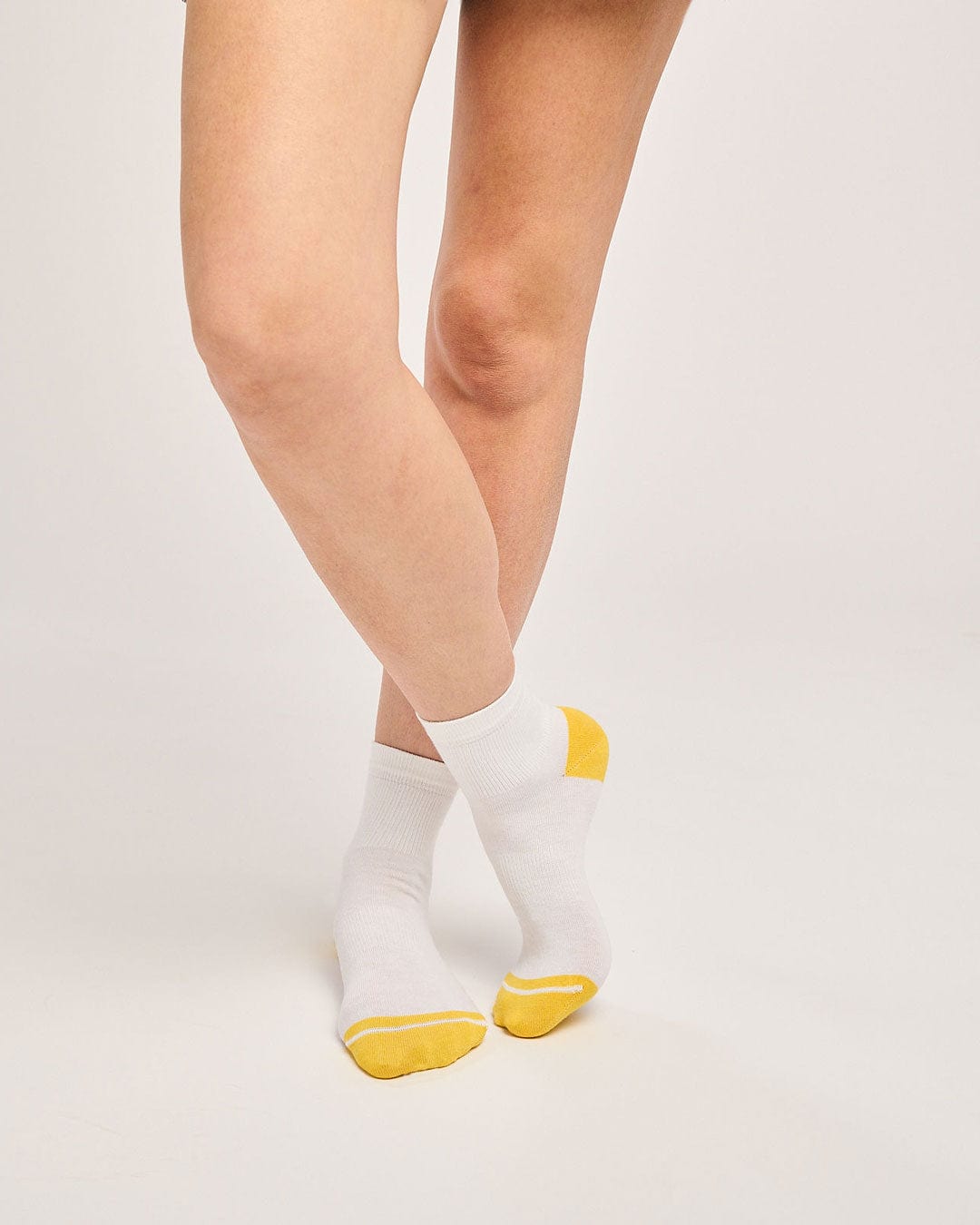 Ecofriendly white ankle socks. Quarter length socks for running