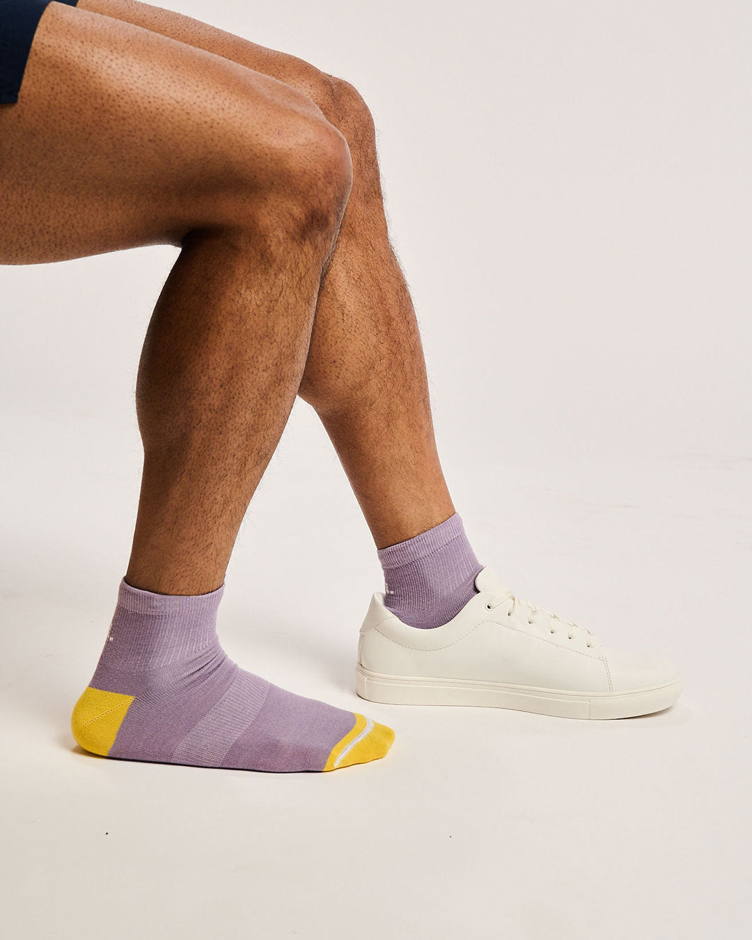 Tennis socks with seamless toe technology and arch support