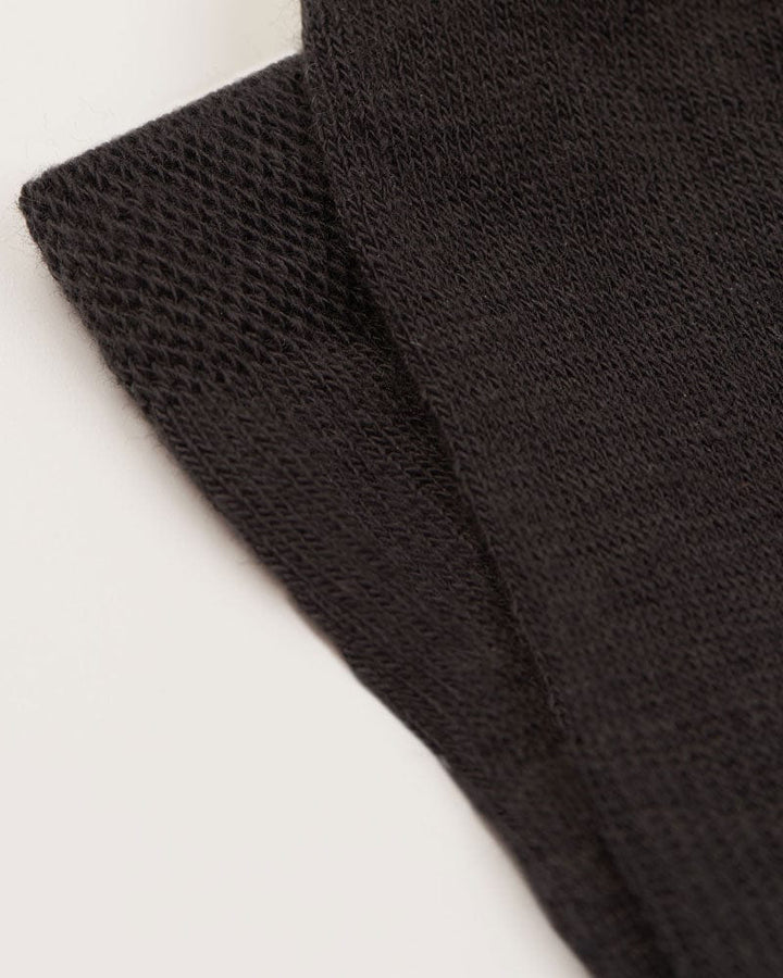 Sustainable black running socks. Socks with arch support