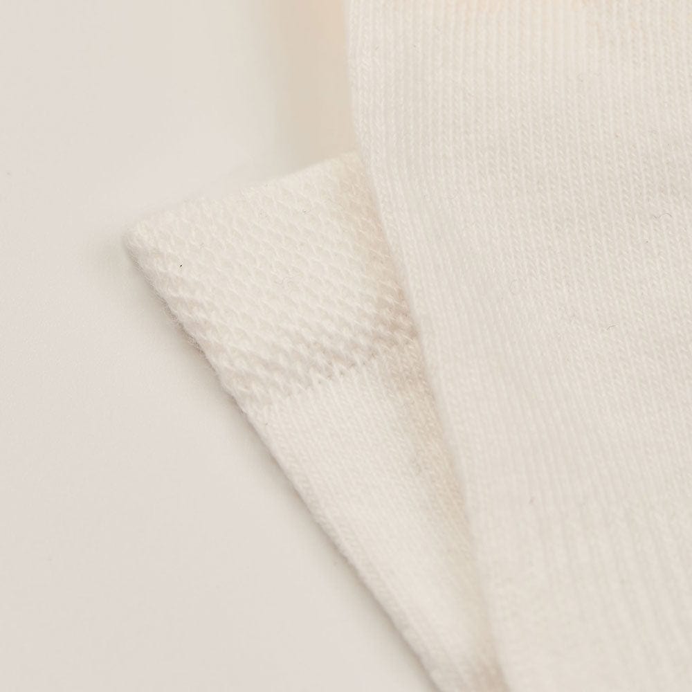 Ecofriendly white trainer socks. Sustainable sport and gym socks 